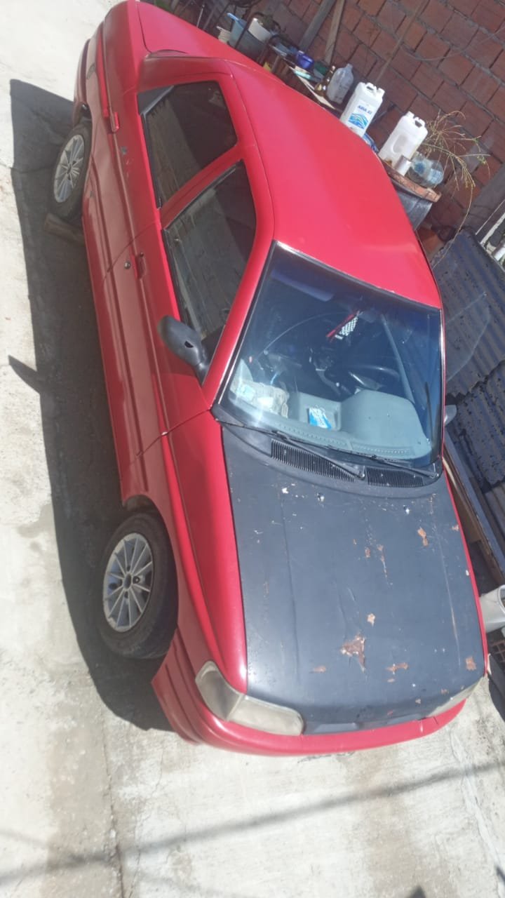 Tuvo un desperfecto mecánico, lo dejó estacionado y le robaron el vehículo