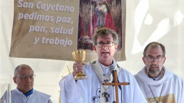 El reclamo del arzobispo, en el Día de San Cayetano: “No hay bolsillo que alcance”