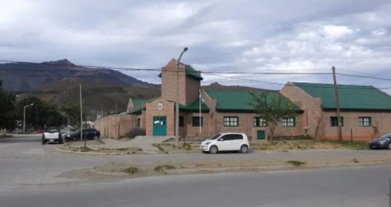 Un extrajero que dormía en una capilla fue acusado de acoso callejero