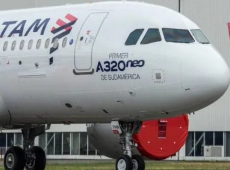 Tragedia y pánico a bordo: un piloto de Latam murió en pleno vuelo