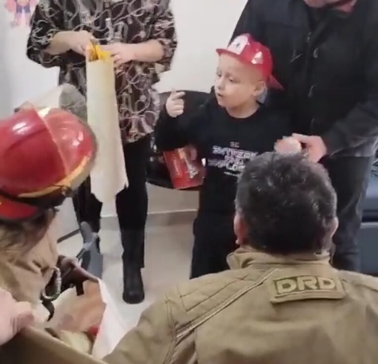 Marcos recibió su última quimio y fue agasajado por los Bomberos