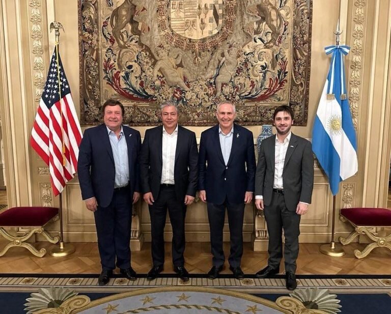 Torres con una agenda propia con el Embajador de los Estados Unidos