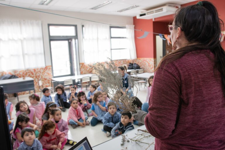 Talleres de flora y fauna nativa en las escuelas de Rada Tilly