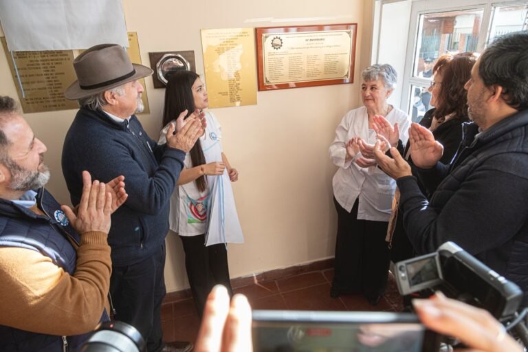 La Escuela N° 521 celebró sus 50 años; piden la reparación del ascensor y la vuelta del transporte