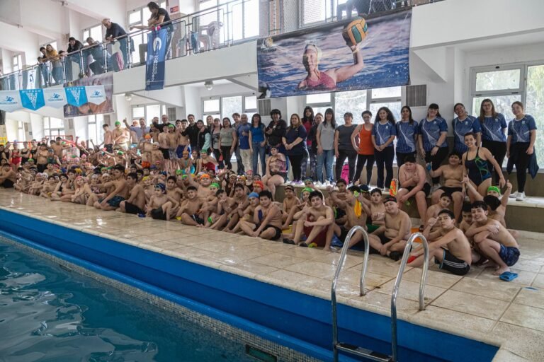 Más de 3000 niños y adolescentes participaron del programa de Natación Barrial