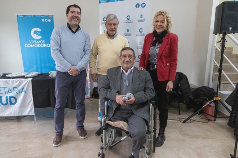 Con una nueva entrega de lentes, el Municipio lleva entregados más de 7.500 pares