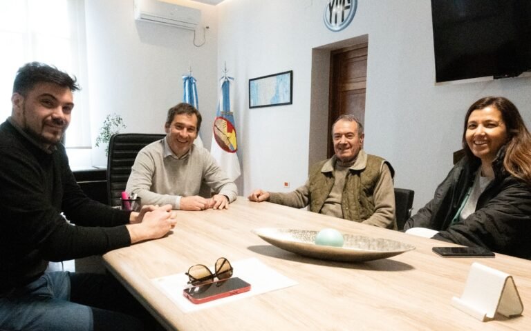 Luque recibió a los dueños de una reconocida fábrica de embutidos que se expande hacia zona norte