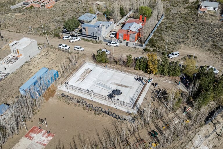 Avanza la construcción del playón deportivo en el barrio Bella Vista Oeste