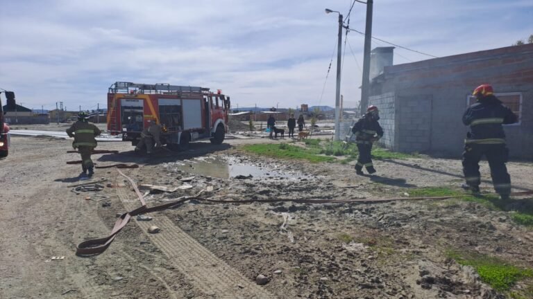 Comían un asado y se incendió el entretecho de la vivienda