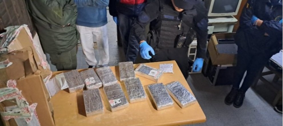 Cinco gendarmes detenidos por el faltante de 16 kilos de cocaína de un  depósito judicial - Comodoro 24