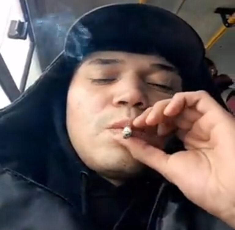 Troncoso fue imputado por dañar los cristales del  colectivo