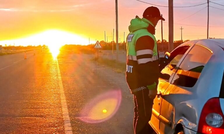 Retiran de la vía pública a 75 conductores y controlan a más de 11 mil vehículos durante el fin de semana largo