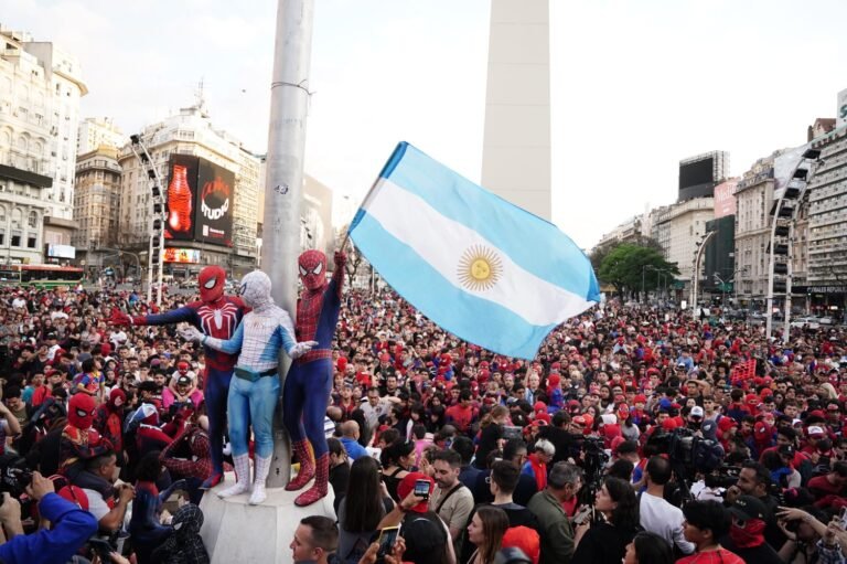 Convocatoria de “Spidermans” en el Obelisco batió un récord Guinnes