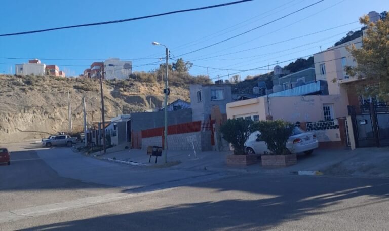 Menores atacan a piedrazos a vecinos de la zona baja del barrio 25 de Mayo