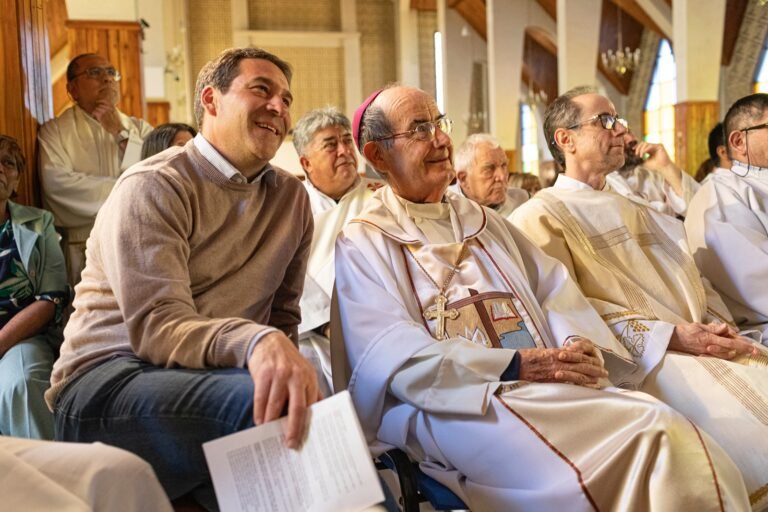 Luque participó del homenaje al obispo Joaquín Gimeno Lahoz