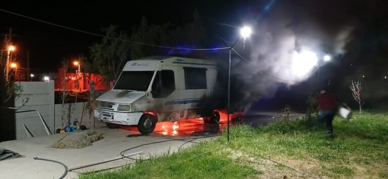 Investigan el incendio de un motorhome