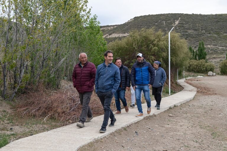 Senda peatonal y luminarias led para el Club Veteranos de Laprida
