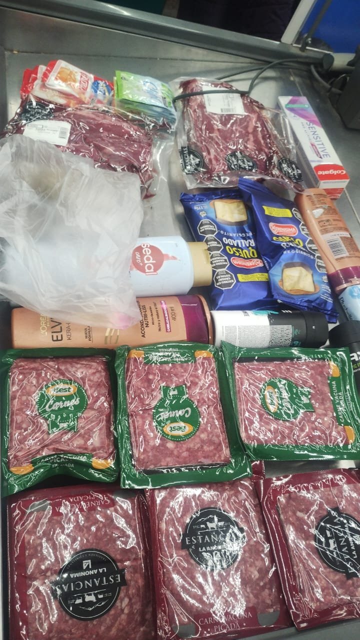 Escondió mercadería en una bolsa de carbón para no abonar