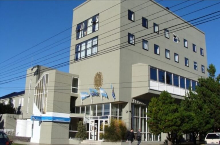 Denuncian jubilaciones de privilegio en la Legislatura de funcionarios que se van