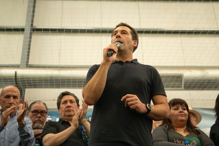 “El desafío es el domingo y les pido que acompañen la boleta de Sergio Massa y José Glinski”