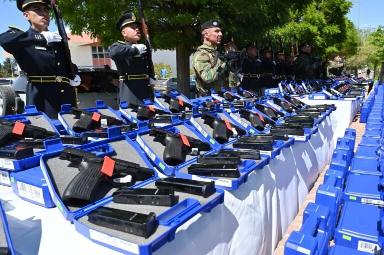 La Policía recibió 86 cámaras de videovigilancia y más de 300 armas de fuego