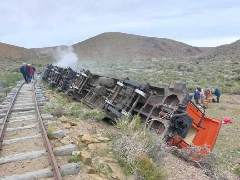 Turistas heridos tras descarrilar “La Trochita”