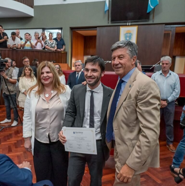 Torres: “Juntos vamos a poner de pie a Chubut, de una vez y para siempre”