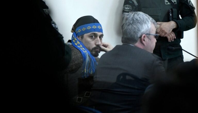 Jones Huala esta hospitalizado en Esquel tras diez días de huelga de hambre