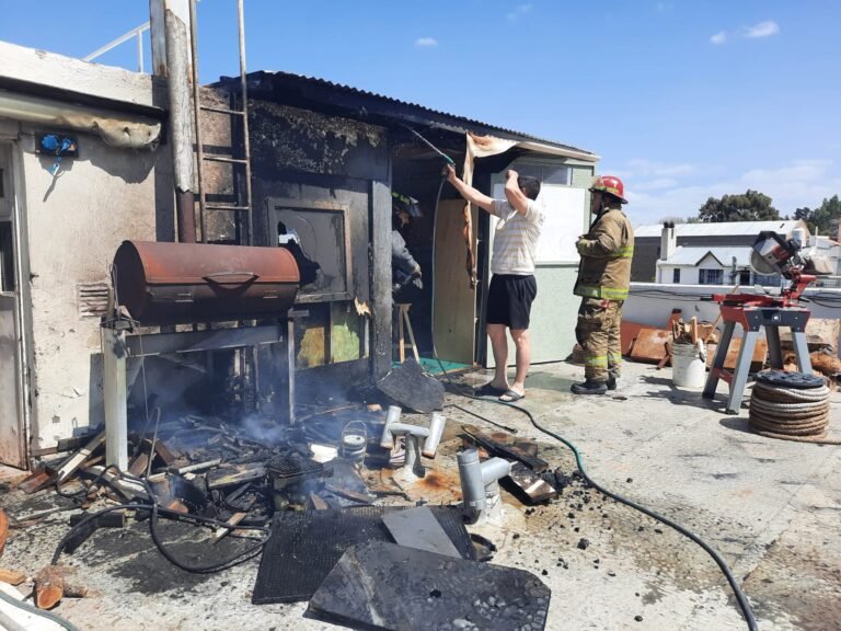 Hacía un asado y prendió fuego su vivienda