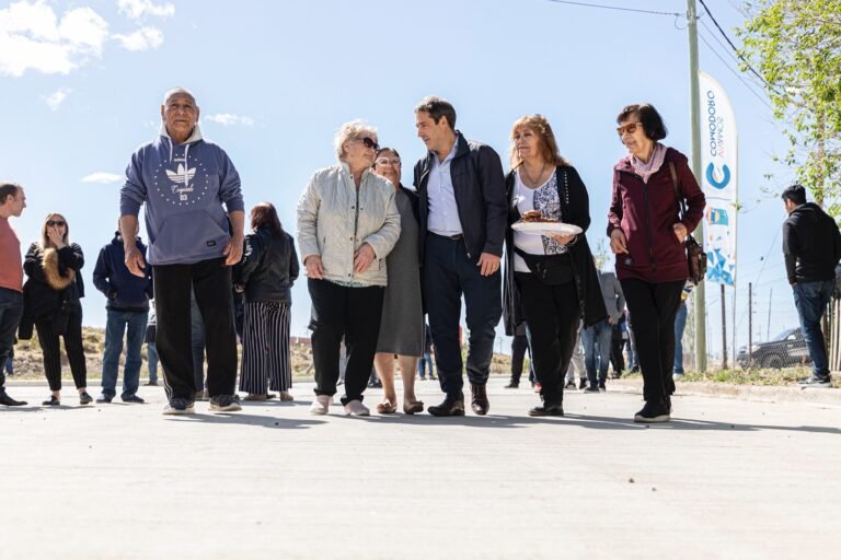 Inauguración de obra de pavimento en barrio Gasoducto