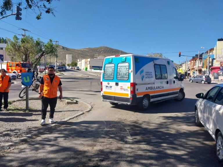 Cruzó la calle corriendo y fue atropellada