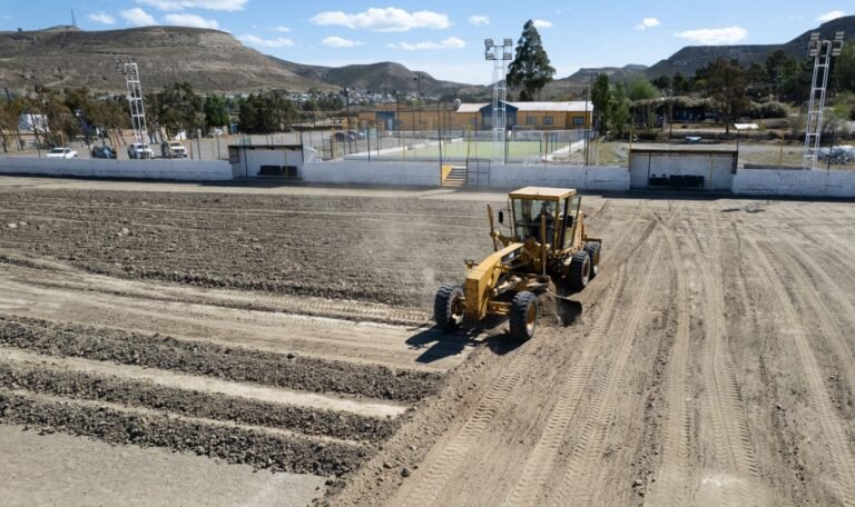 Avanza la colocación de césped sintético en tres importantes clubes de zona norte