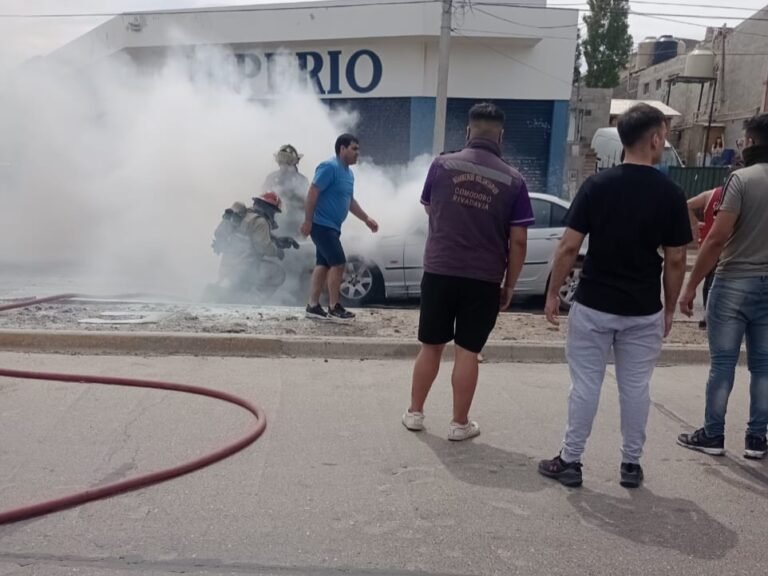 Circulaba en su vehículo y se le prendió fuego