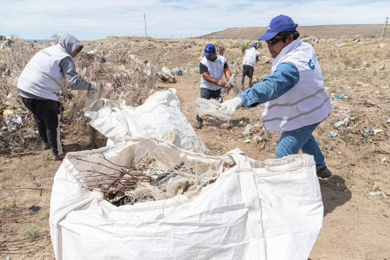 Avanzan las tareas de saneamiento en la escombrera sur