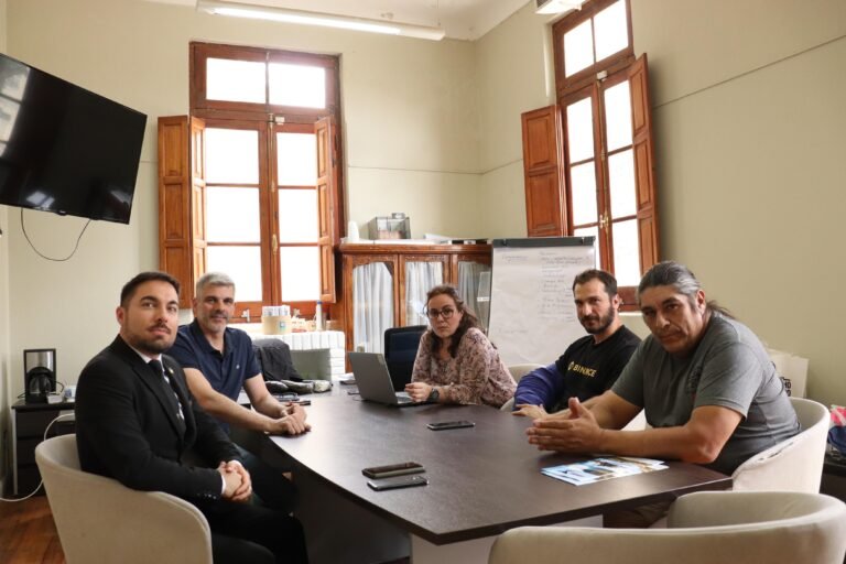 Reunión entre el sector turístico, gastronómico y municipal por el abastecimiento de agua