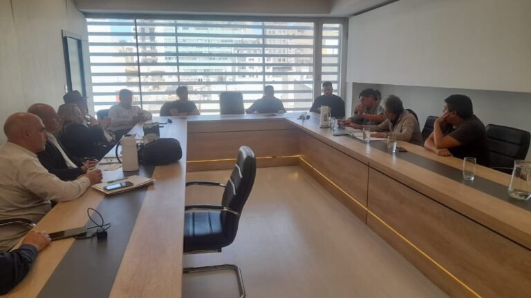 Gremios municipales acordaron un bono de 100 mil pesos