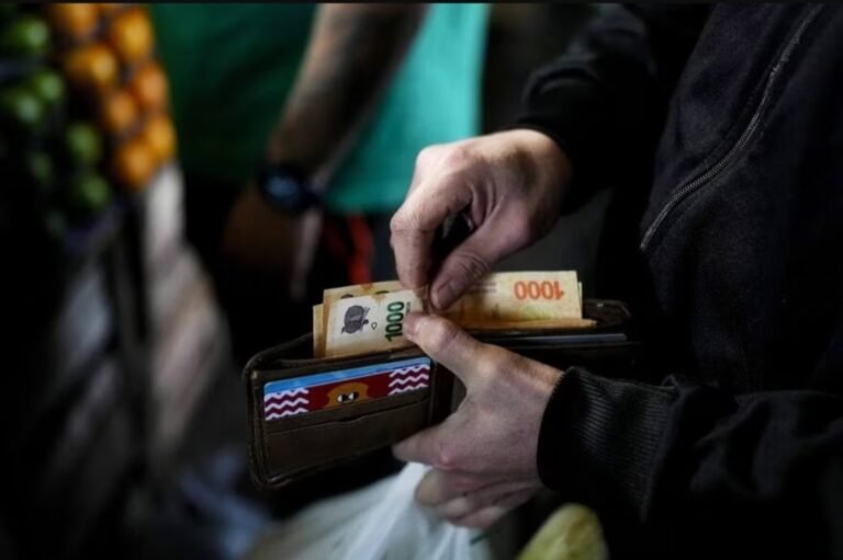 Una familia necesita más de $345 mil de ingresos mensuales para no ser pobre en la Argentina