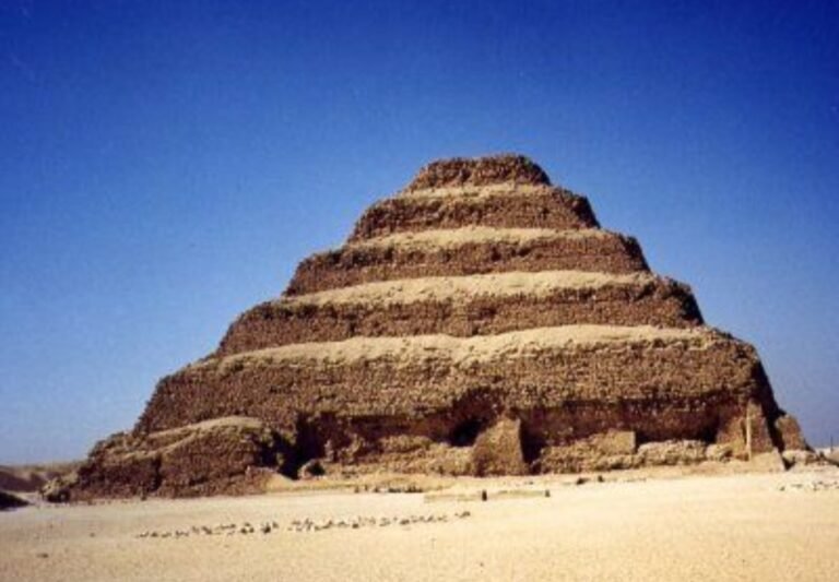 Encuentran la pirámide más antigua del mundo y no está en Egipto