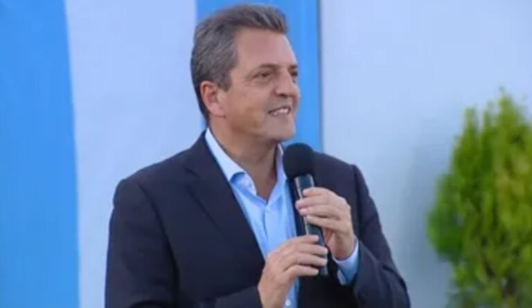 Massa: “Algunos elogian a quien ordenó asesinar a los héroes del General Belgrano”