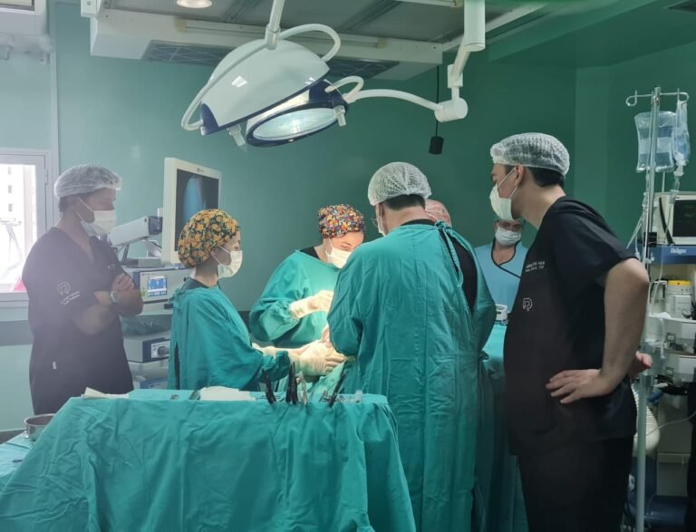 Se realizó la primera cirugía de malformación anorrectal laparoscópica y se transmitió en vivo