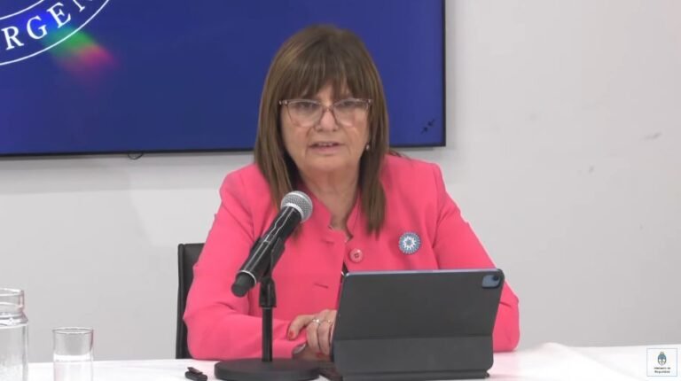 Bullrich presentó el nuevo protocolo antipiquetes: “el que las hace, las paga”