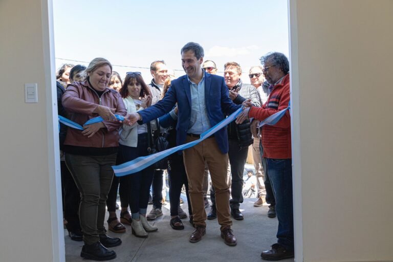 Quedó inaugurada la sede de la Vecinal Stella Maris y licitaron un nuevo tramo del Paseo Costero
