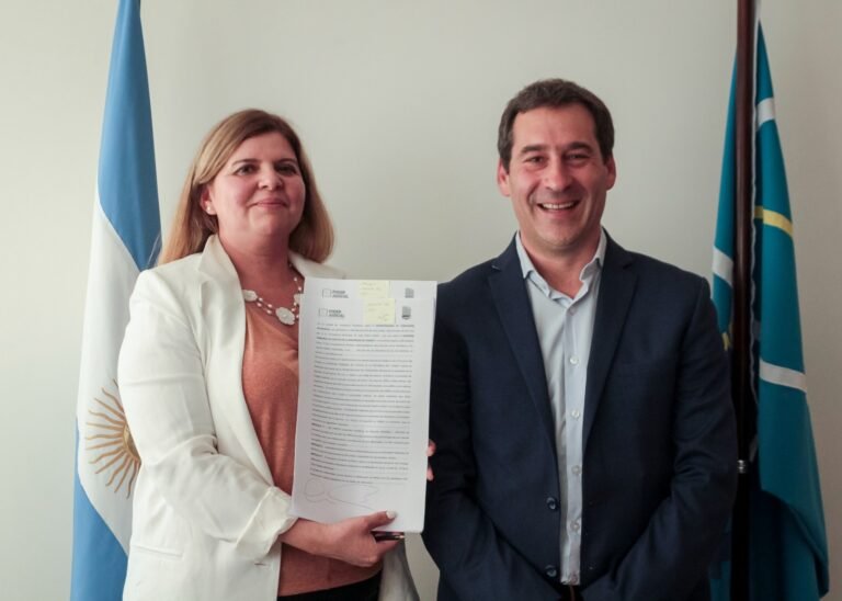 Luque y Banfi firmaron un convenio histórico para la devolución del edificio de Tribunales