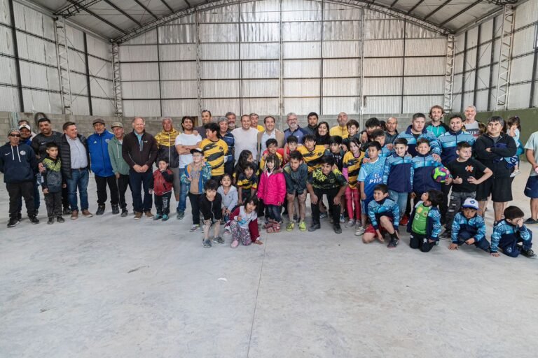 Avanza el primer playón techado en el barrio La Floresta