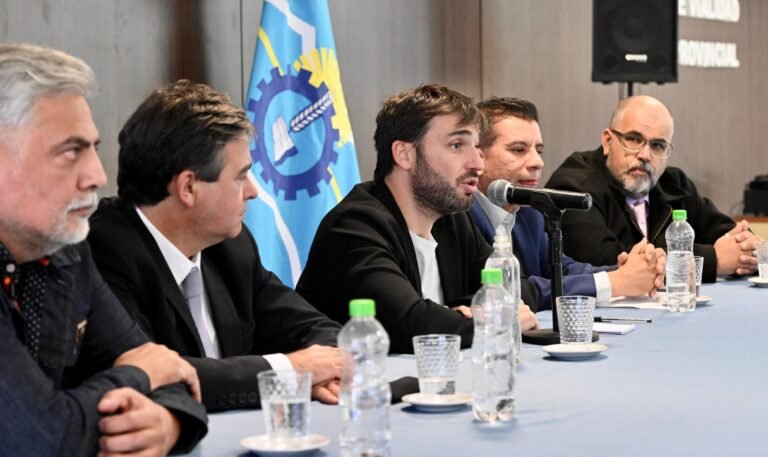 Torres confirmó el pago del aguinaldo para este jueves