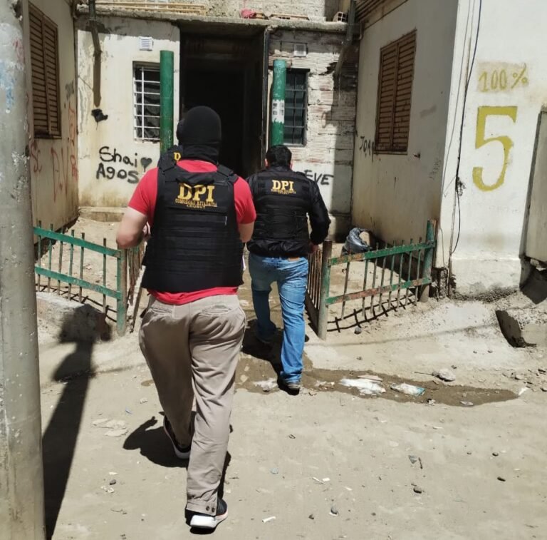 Intentó ingresar a la casa de su expareja a los tiros y fue detenido