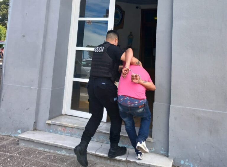 Vendedor de medias quiso apuñalar a un hombre que se negó a comprarle