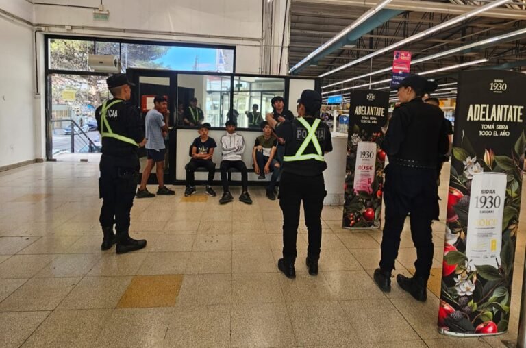 Menores quisieron estafar a un local con una aplicación de cobros falsa