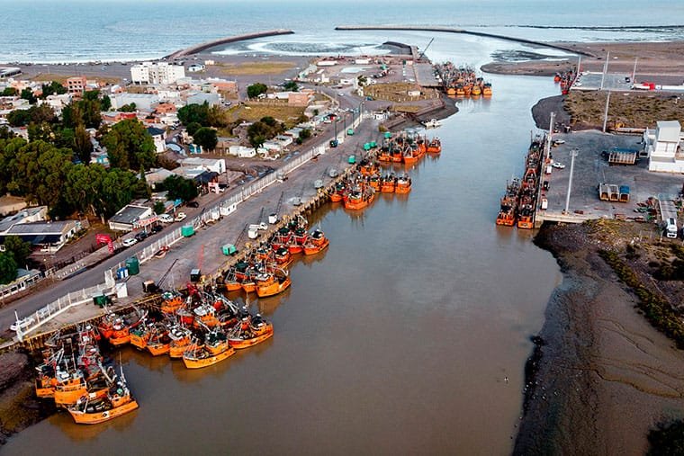 Pesca: Provincia se reunió con los gremios y garantizaron la paz social y el inicio de la actividad