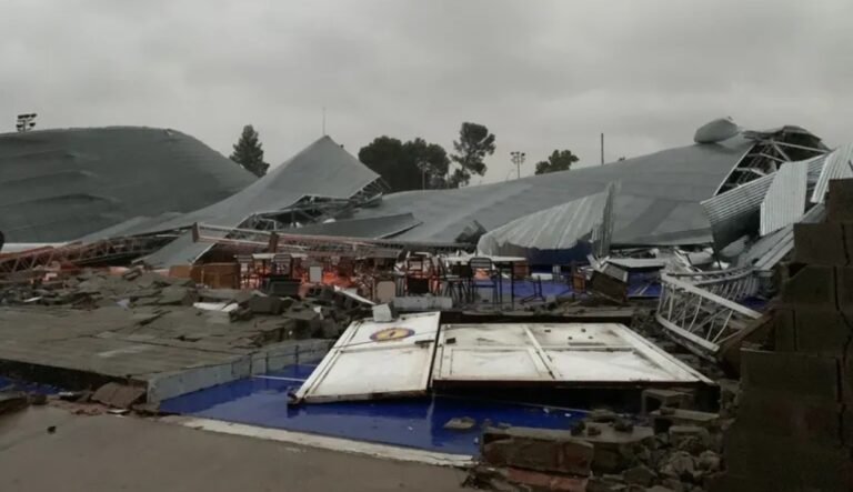 Al menos 13 muertos, varios heridos y voladura de techos por el fuerte temporal en Bahía Blanca